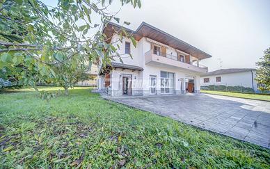 CARONNO VARESINO - VILLA UNIFAMILIARE