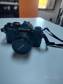 Chinon CM-4s SLR 35mm nera con obiettivo