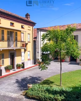 Casa indipendente di 961 m² con più di 5 locali a 