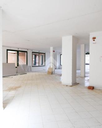 NEGOZIO A STEZZANO