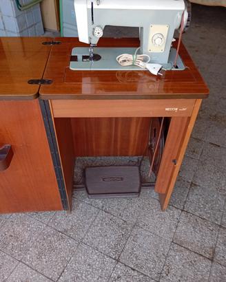 macchina per cucire vintage 