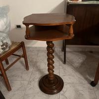 Tavolino vintage in legno massello con piano sagom