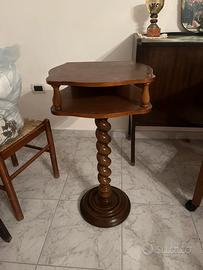 Tavolino vintage in legno massello con piano sagom