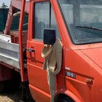 Iveco daily con gru cassone fisso