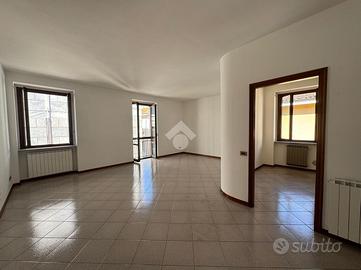 4 LOCALI A OLEGGIO