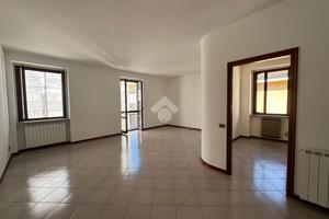 4 LOCALI A OLEGGIO