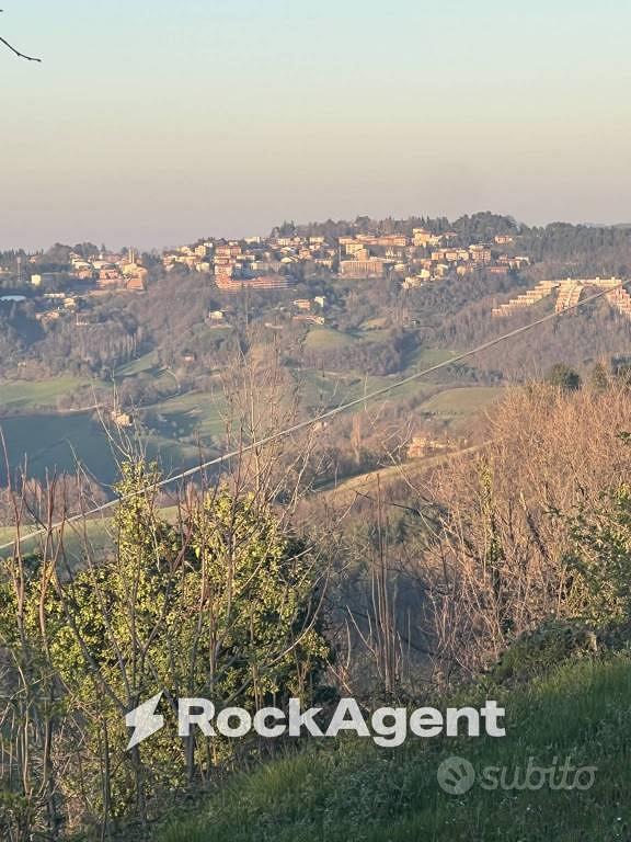 Rustico / Casale di 140 m² con più di 5 locali a U - Vista 2