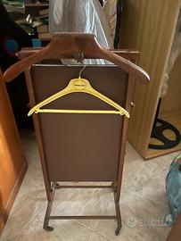 Appendi abiti antico