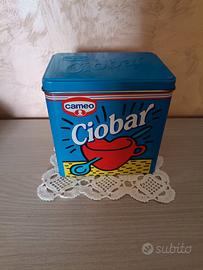 Scatola in latta blu a marchio "Ciobar" vintage.