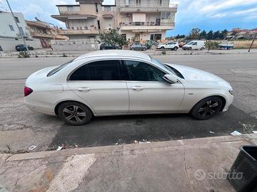 Mercedes e 200 