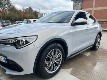 Alfa Romeo Stelvio 2.2 Turbodiesel 160 CV AT8 RWD 