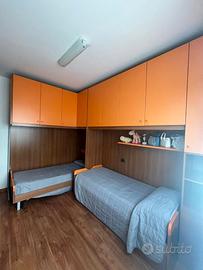 Cameretta arancione a ponte