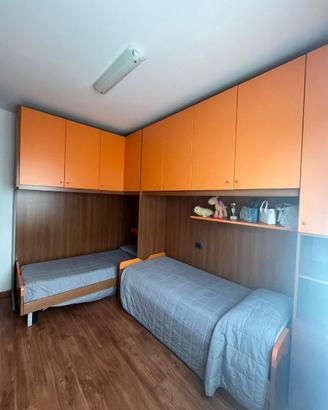 Cameretta arancione a ponte