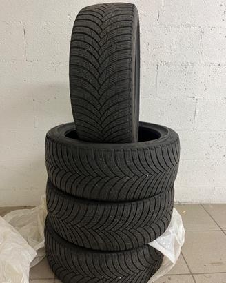 4 Pneumatici Winterhawk 205/45 R17 88V XL usati