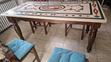 Tavolo in legno e marmo intarsiato