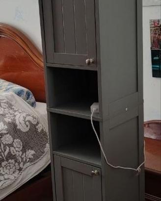 Mobile a colonna salvaspazio con luce a led