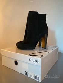 Stivaletti con tacco GUESS