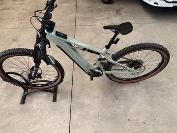 E-MTB CUBE carbonio