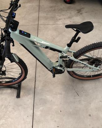 E-MTB CUBE carbonio