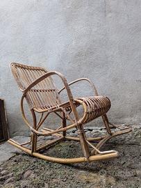 Coppia di sedie a dondolo vintage in rattan