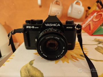 YASHICA FX3 SUPER 2000 con Yashica Lens 50 F1.9