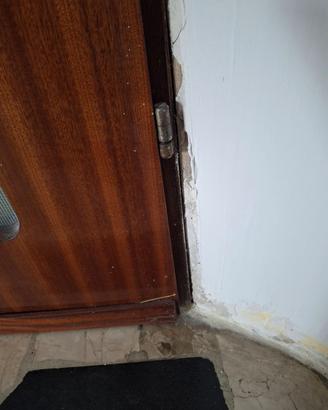 porta a vetri marrone