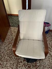 Sedia IKEA POÄNG con cuscino bianco in ottime cond