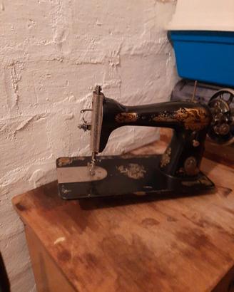 Macchina da cucire SINGER anno 1921