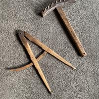 Attrezzi da lavoro decorativi in legno