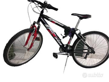 Bicicletta mountain bike