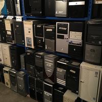 Computer fissi completi di sistemi operativi