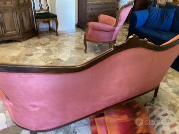 Divano legno e velluto  stile capitonnè