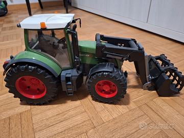 Bruder  trattore Fendt 936 con benna 341