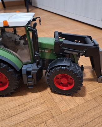 Bruder  trattore Fendt 936 con benna 341