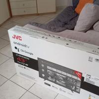 Televisore JVC Smart TV con Android TV.