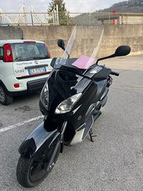 YAMAHA XMAX 250