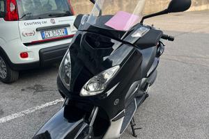 YAMAHA XMAX 250