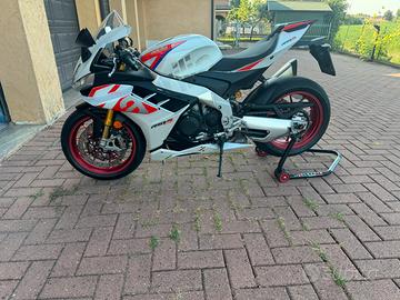 Aprilia Rsv4 Factory Speed white