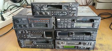 Blocco 7 autoradio a cassetta.