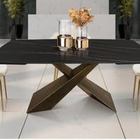 Tavolo nero opaco con venature