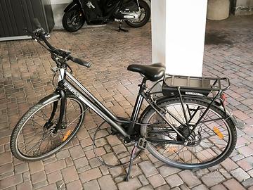 BICI ELETTRICA CON PEDALATA ASSISTITA MODELLO CITY
