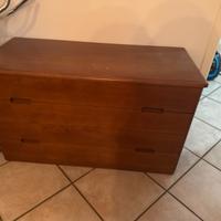 Mobile in legno con quattro cassetti