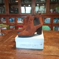 Stivaletti donna camoscio color daino.