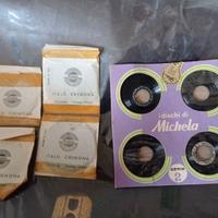 Vecchie bambole parlanti con dischetti.