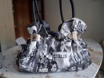 Borsa vintage Y2K con capitali europee