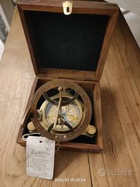 Bussola con meridiana completa di elegante scatola