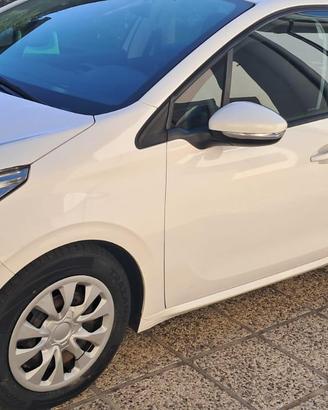 Peugeout 208 - 2015