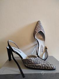 Scarpe décolleté in pelle e paillettes. M.36. Mano