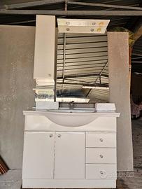 Mobile bagno completo con lavabo, specchio e pensi