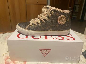 Sneakers GUESS mai indossate